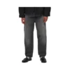Calças Carhartt WIP Newel em cinzento, vista frontal no modelo