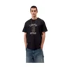 T-shirt Carhartt WIP Restraint em preto, vista frontal no modelo
