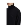 Camisola Fred Perry Roll Neck K9552 em azul-marinho, pormenor