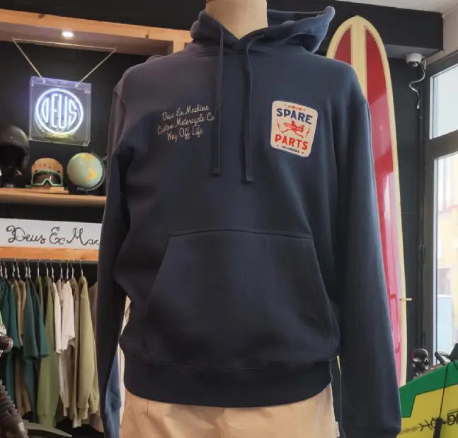 Camisola com capuz Deus Ex Machina Mudflap Hoodie em azul, fotografia frontal