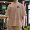 T-shirt Deus Ex Machina Biarritz Sign Tee em branco, fotografia frontal