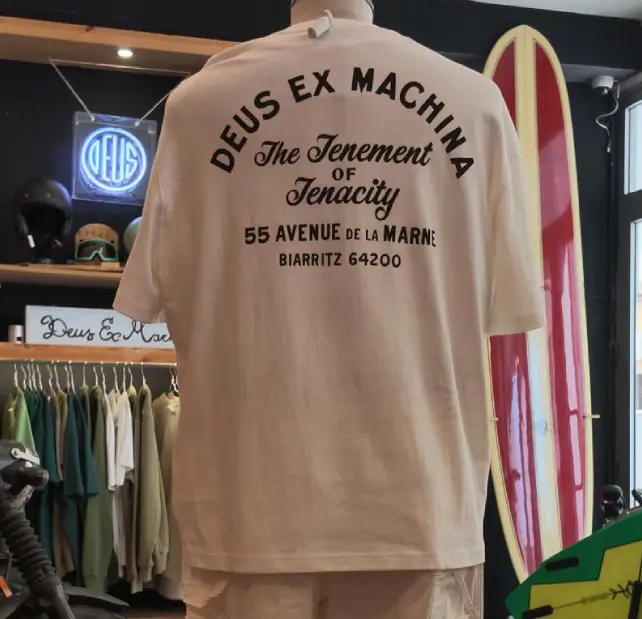 T-shirt Deus Ex Machina Biarritz Sign Tee em branco, fotografia das costas