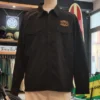 Camisa Deus Ex Machina Service Ls Shirt em preto, fotografia frontal