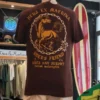 T-shirt Deus Ex Machina Unchained Tee em castanho, fotografia das costas