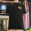 T-shirt Deus Ex Machina Cutaway Tee em preto, fotografia frontal