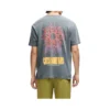 T-shirt Deus Ex Machina Catchin Rays Tee em antracite, vista traseira no modelo