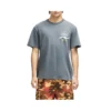 T-shirt Deus Ex Machina Easy Peacey Tee em antracite, vista frontal no modelo
