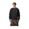 Camisola Carhartt WIP Mack em preto, vista frontal no modelo