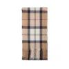 Conjunto Barbour Dover bege, modelo Barbour Dover Beanie & Scarf
