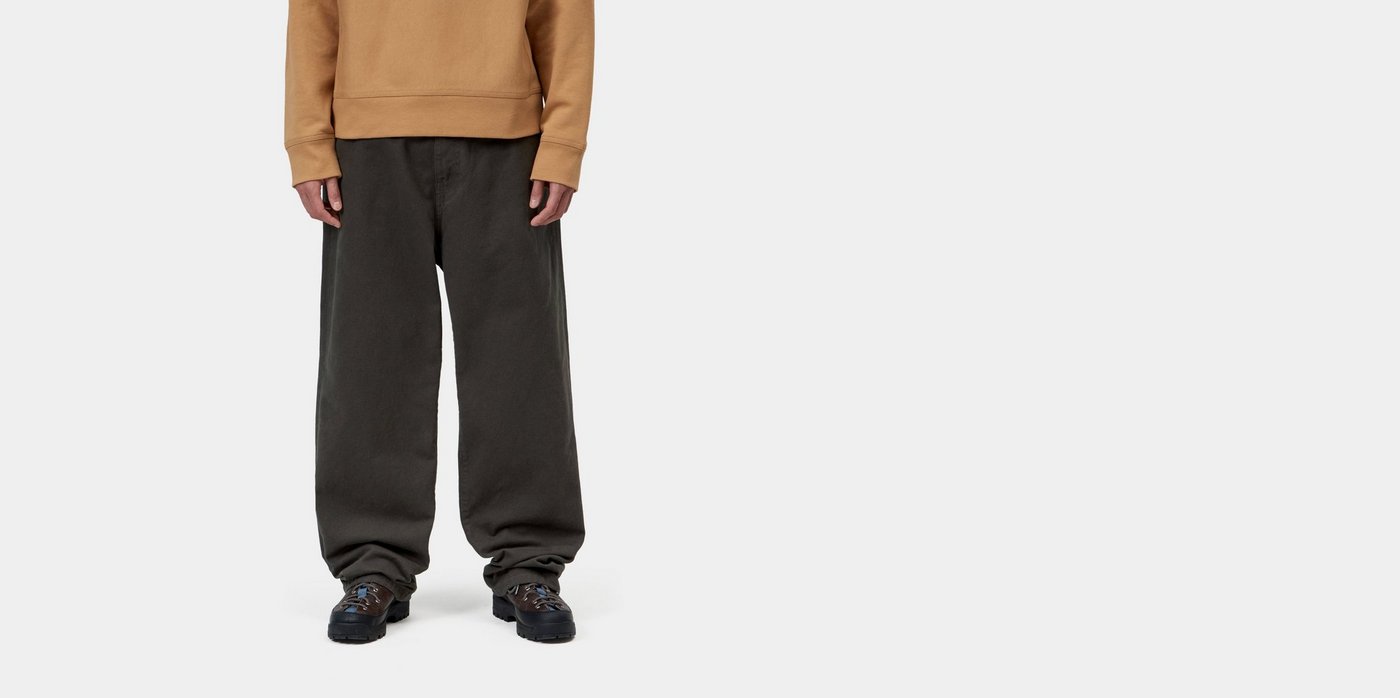 Carhartt WIP Landon Shungite Rinsed, vestidas pelo modelo, de frente