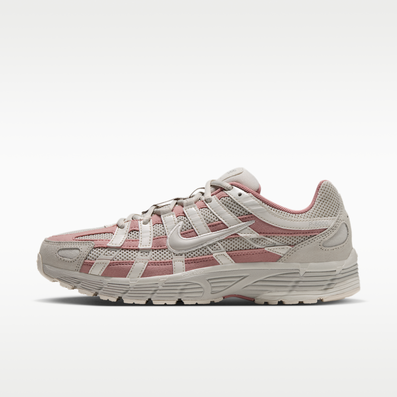 Nike P-6000 Light Bone e Rust Pink, vista lateral, com painéis claros e apontamentos Rust Pink