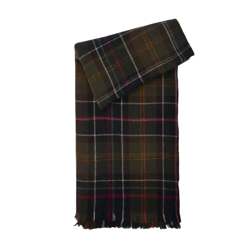 Cachecol Barbour Montieth dobrado, com padrões de tartan e franjas