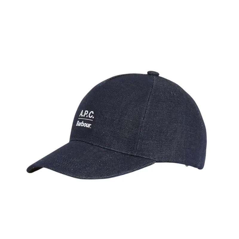 boné Barbour x A.P.C. denim azul com logótipo branco, vista lateral