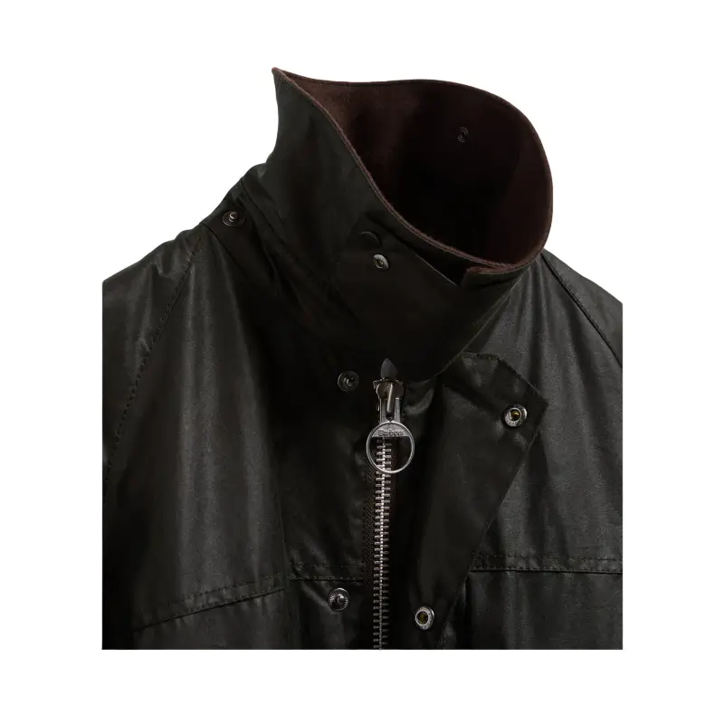 casaco Barbour x A.P.C. Beaufort, detalhe da gola levantada e do fecho